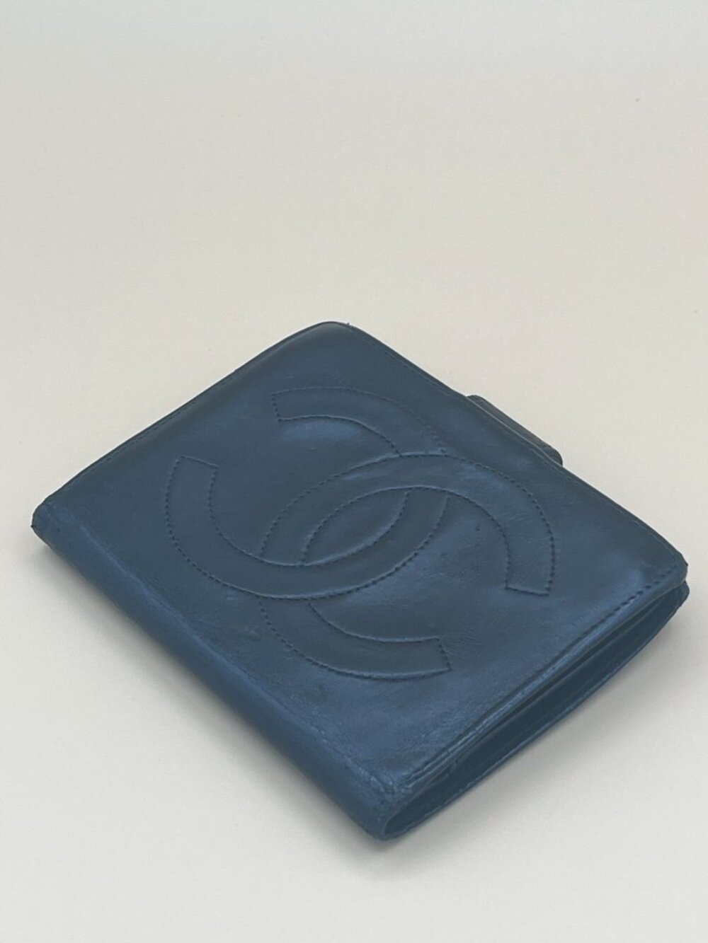 Chanel Black Lambskin CC Logo Compact Wallet Gold Kisslock Frame Snap Tab
